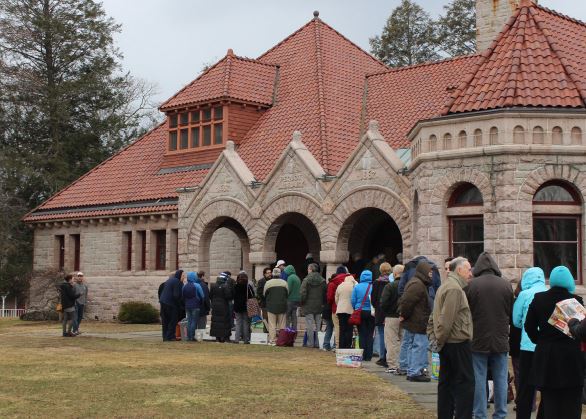 Pequot Library Midwinter book sale